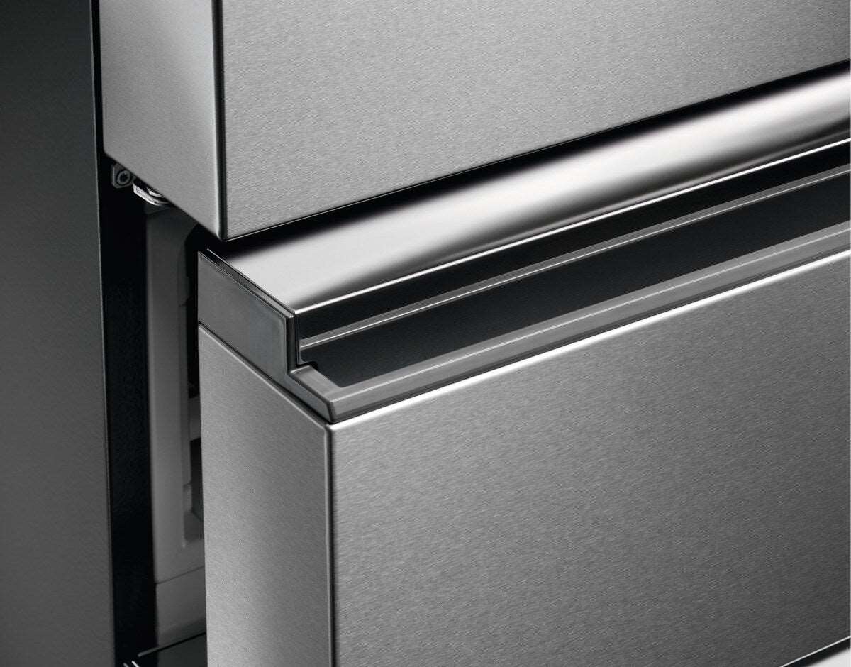 AEG RMB954E9VX Plumbed Stainless Steel American Fridge Freezer - Image 4
