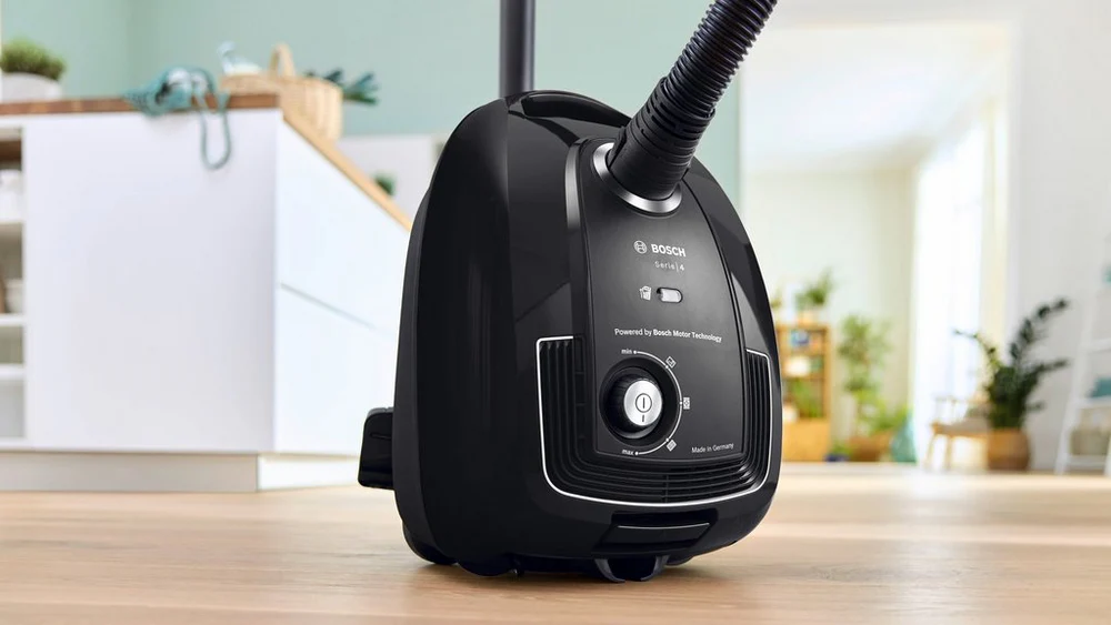 Bosch BGL38BA3GB Serie 4 ProEco 850W Bagged Cylinder Vacuum Cleaner - Black - Image 3