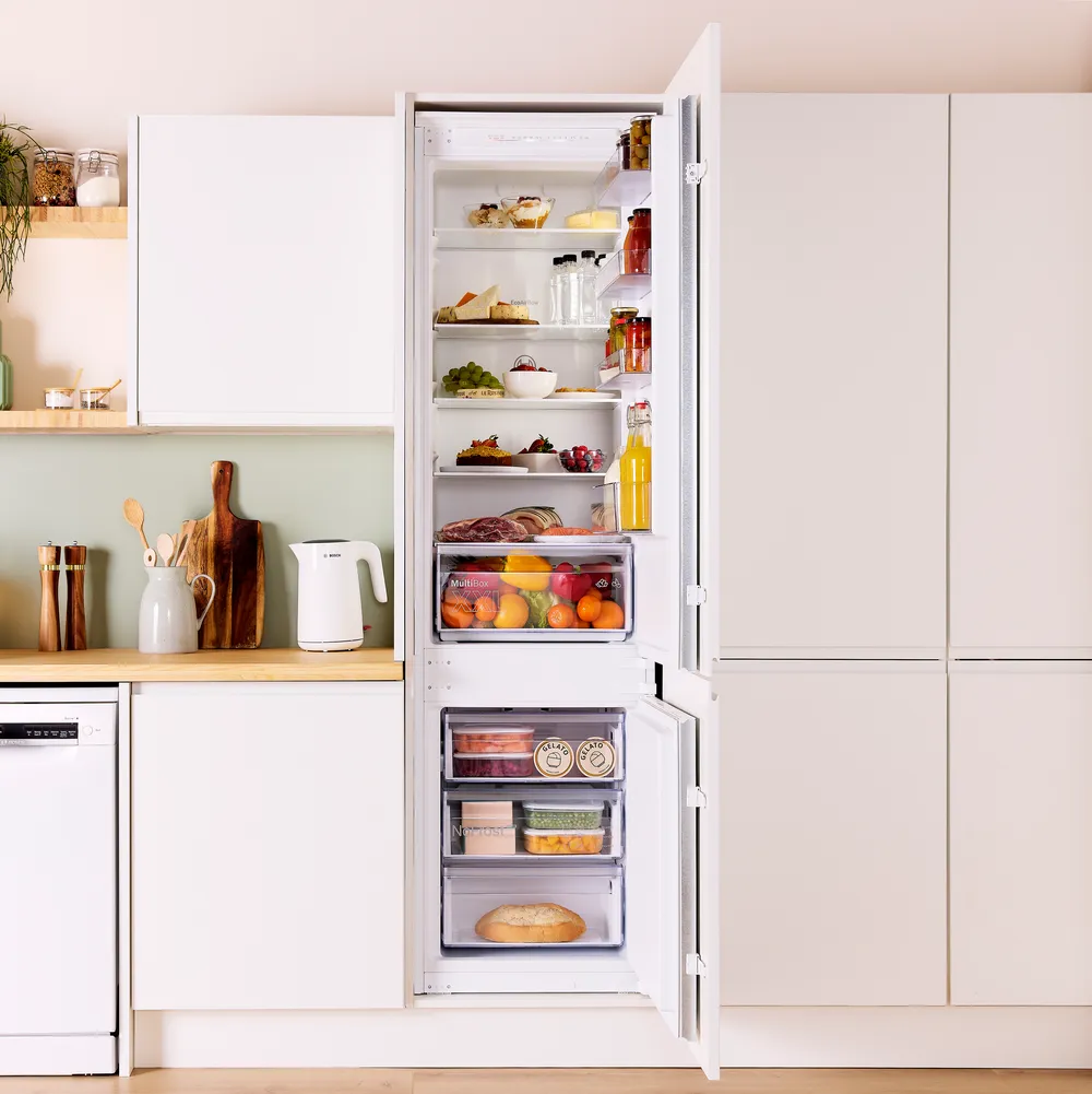 Bosch KIN96NSE0G Series 2 XL 193cm Integrated Fridge Freezer - Image 2