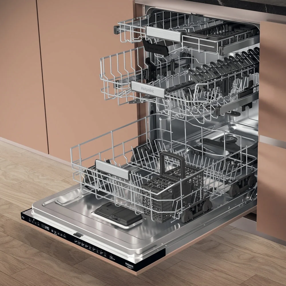 Hotpoint H8IHP42LUK Full Size Integrated Dishwasher - Image 4