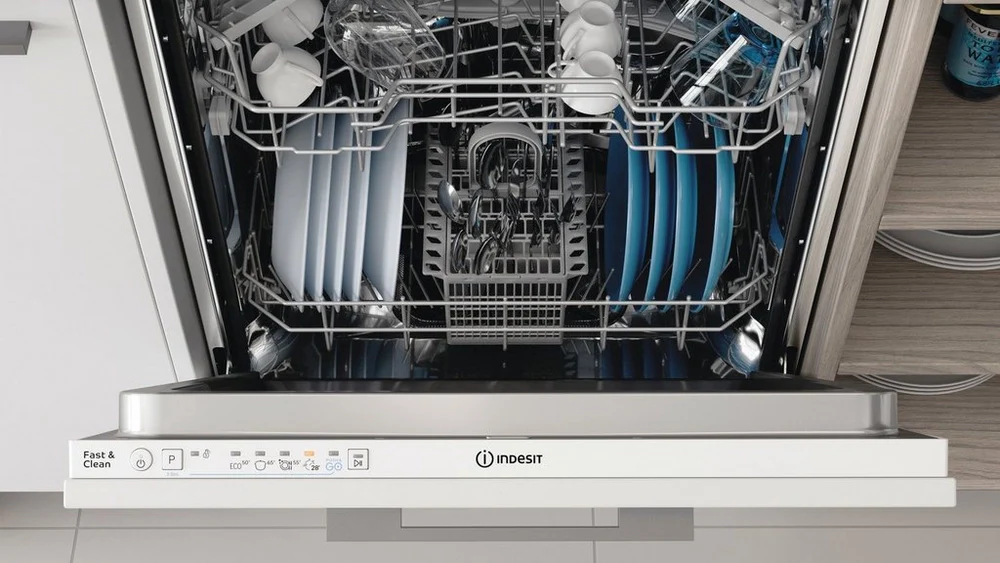 Indesit D2IHL326UK Full Size Integrated Dishwasher - Image 3