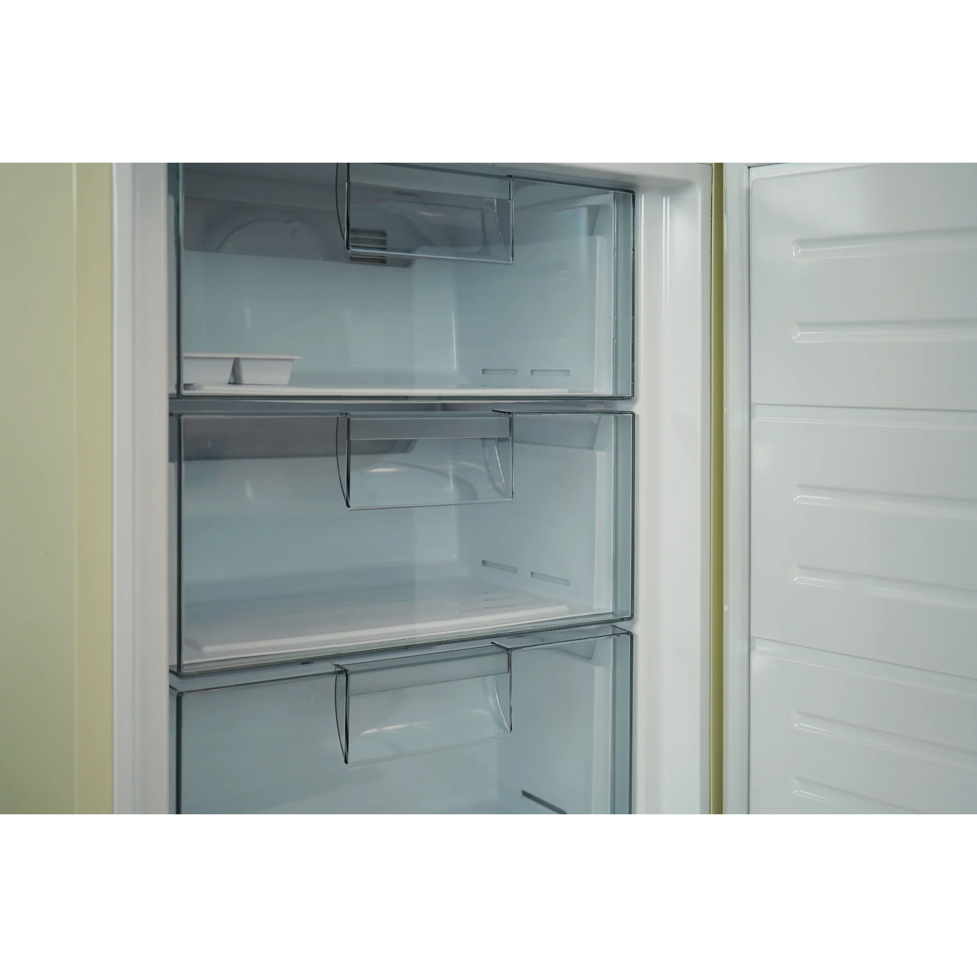 Montpellier MAB190C Retro Frost Free Fridge Freezer Cream - Image 3