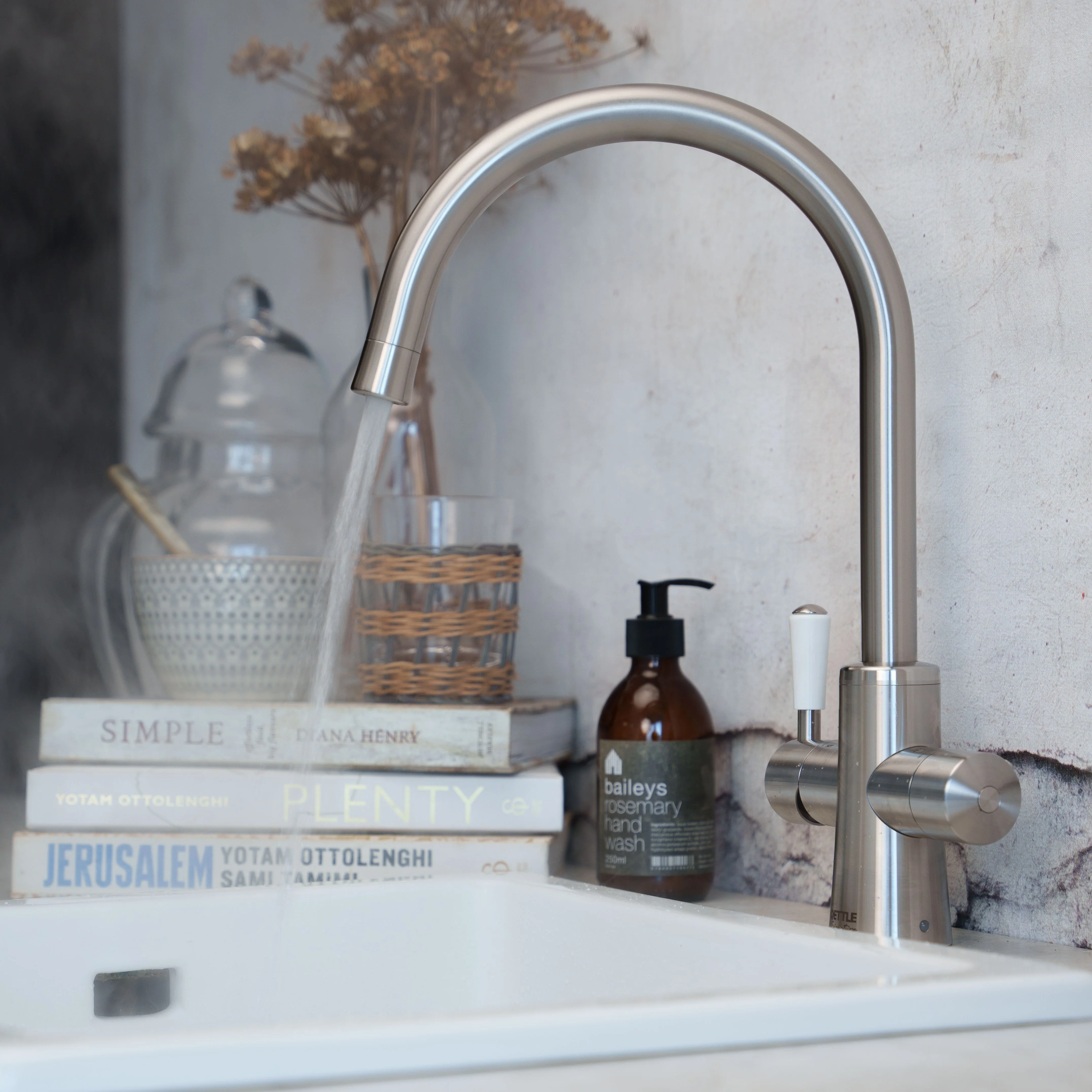 QETTLE Signature Classic 4 in 1 Boiling Water Tap 2 Litre - Stainless Steel - Image 2