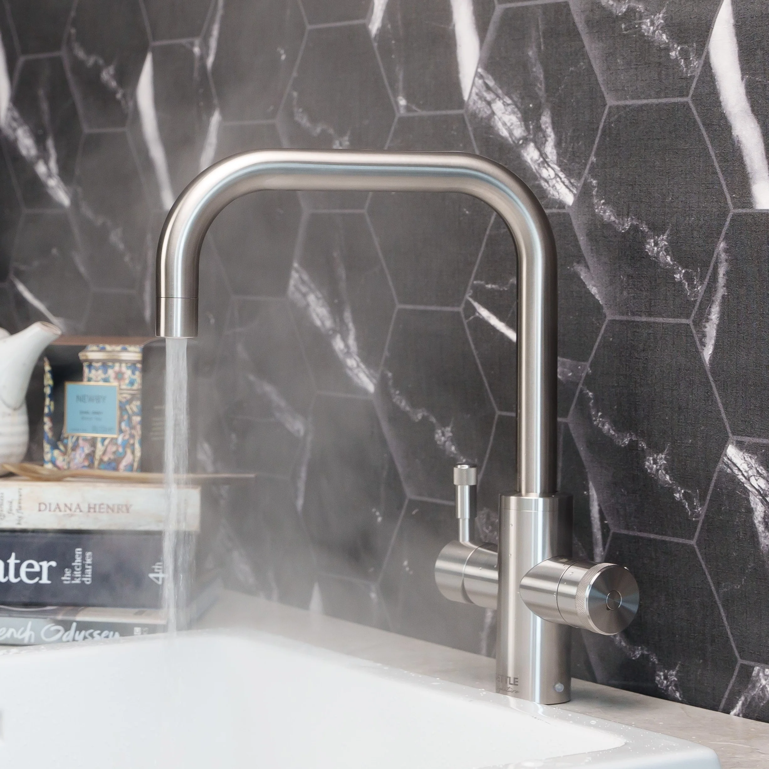 QETTLE Signature Modern 4 in 1 Boiling Water Tap 7 Litre Square Spout - Stainless Steel - Image 2