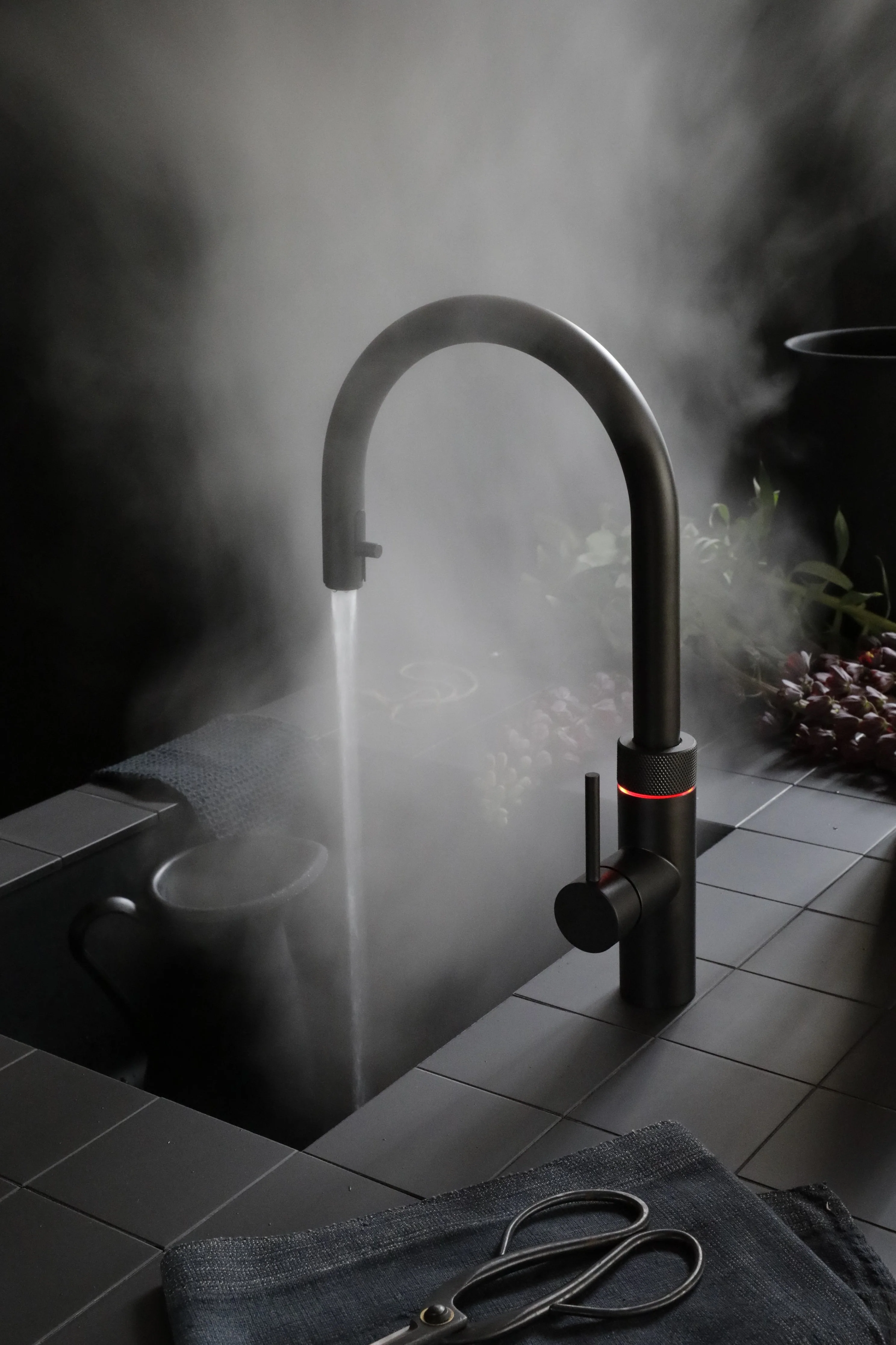 Quooker 3 in 1 Flex Black PRO7 Boiling Water Tap - Image 3