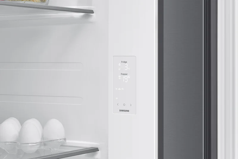 Samsung Series 6 SpaceMax RS70F64KDTEU Silver Plumbed American Fridge Freezer - Image 6