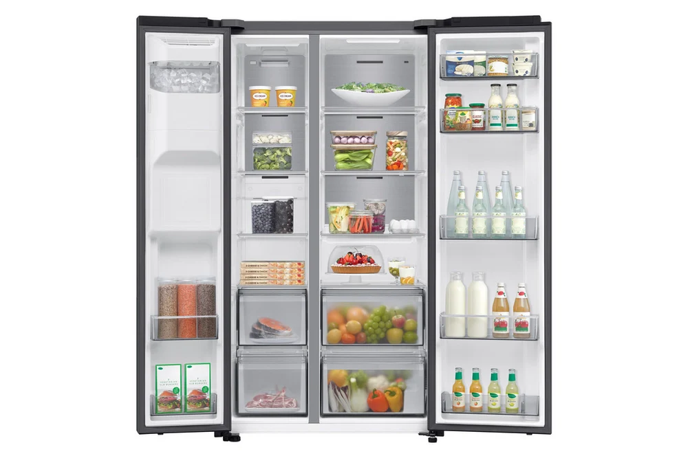Samsung Series 6 SpaceMax RS70F64KEFEU Black Plumbed American Fridge Freezer - Image 3