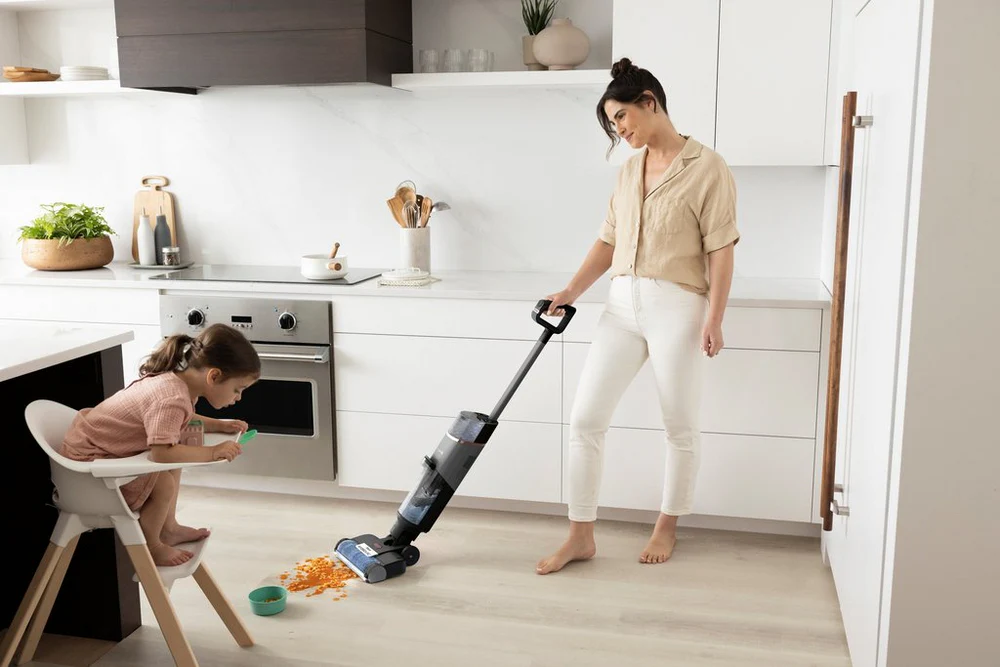 Shark WD210UK HydroVac Cordless Hard Floor Cleaner - Charcoal Grey - Image 3