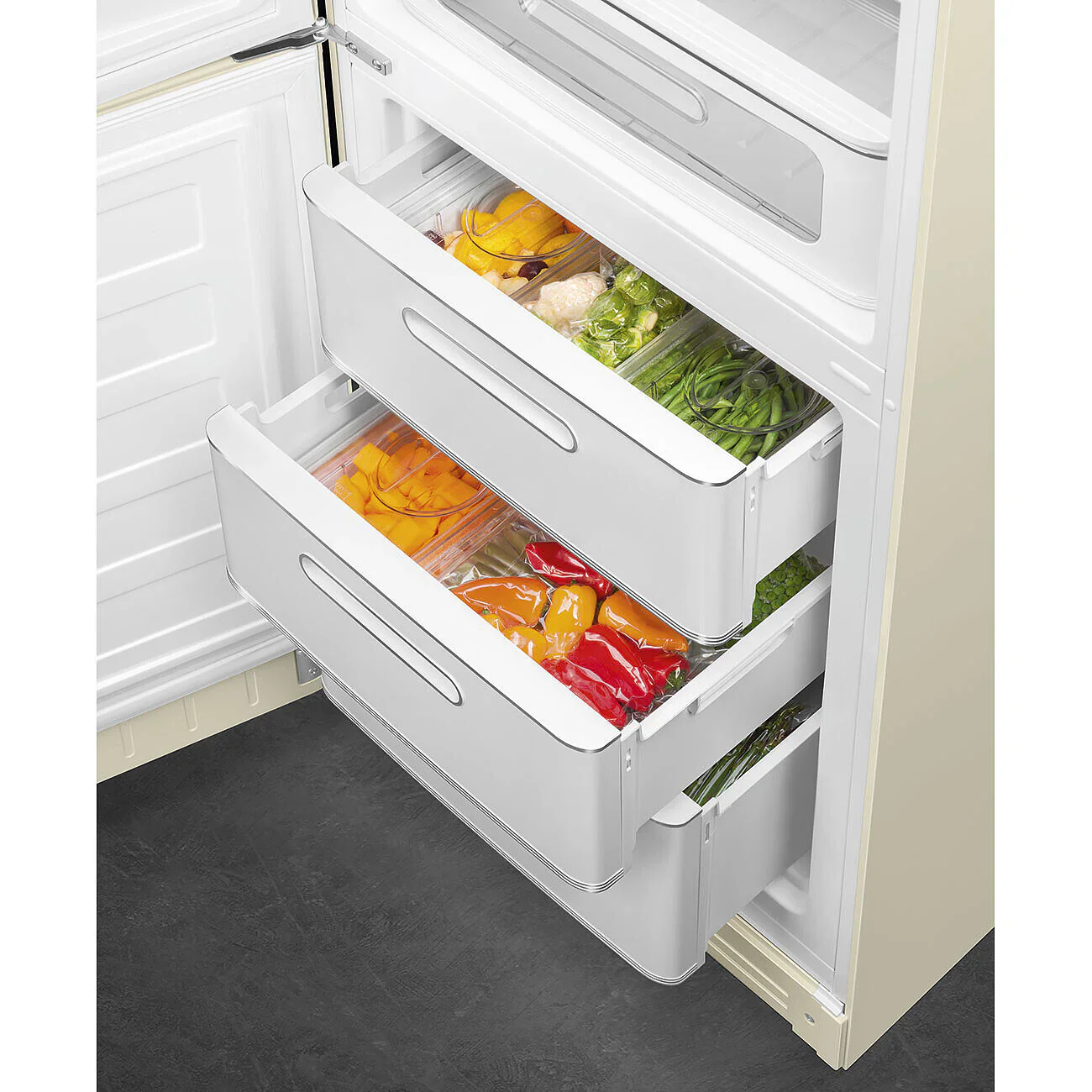 Smeg FAB32LCR6UK 50's Style Left Hand Hinge Retro Fridge Freezer - Image 5