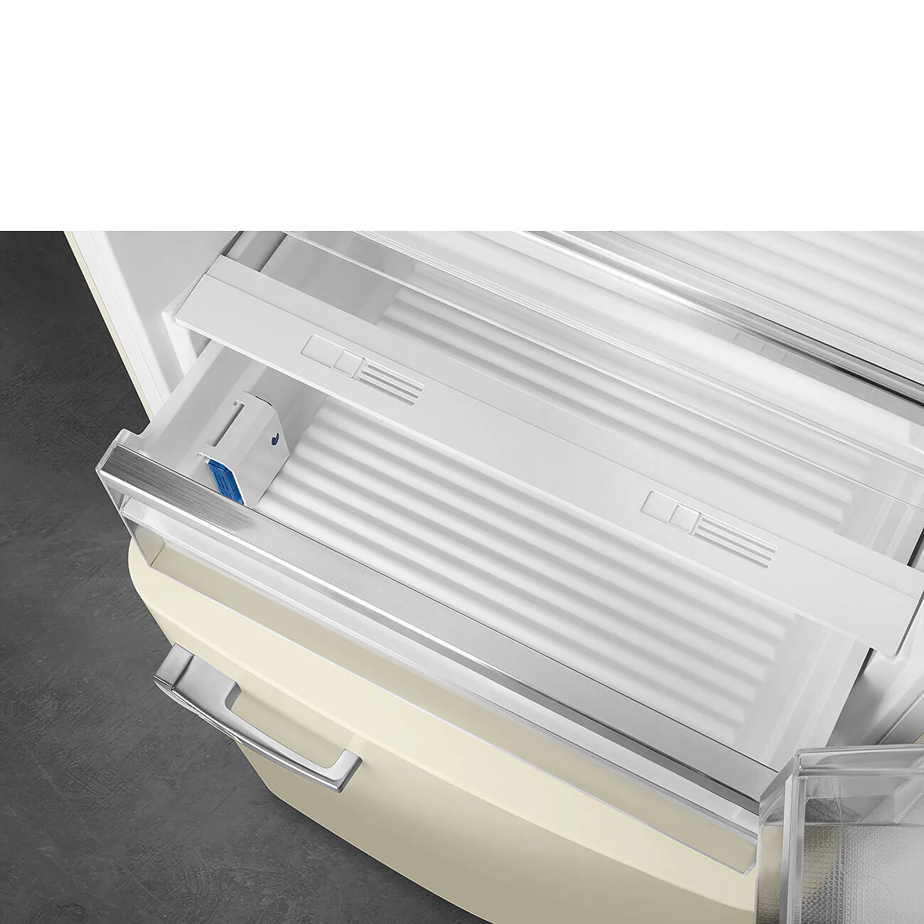 Smeg FAB38RCR6 50's Style Right Hand Hinge Retro Fridge Freezer - Image 7