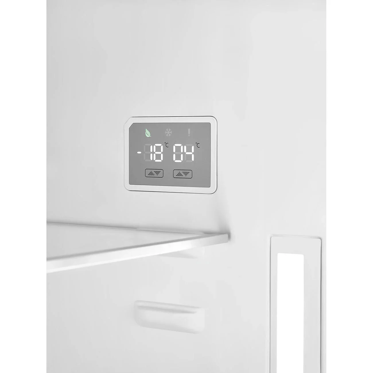 Smeg FAB38RWH6 50's Style Right Hand Hinge Retro Fridge Freezer - Image 4