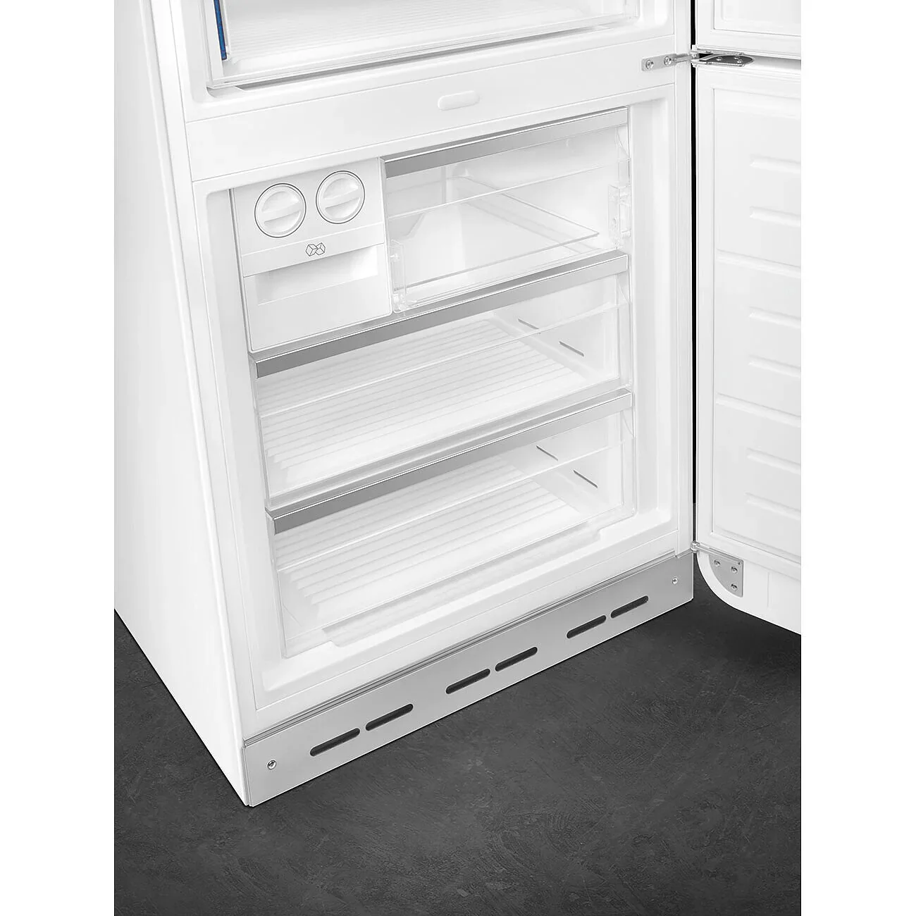 Smeg FAB38RWH6 50's Style Right Hand Hinge Retro Fridge Freezer - Image 8